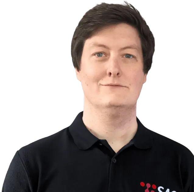 sac_kontakt_it-infrastruktur-leiter_JWI_freigestellt Foto von dem IT-Infrastruktur-Leiter der SAC GmbH. Ein Mann mit kurzen braunen Haaren und einem schwarzen Polo mit dem Company Logo.